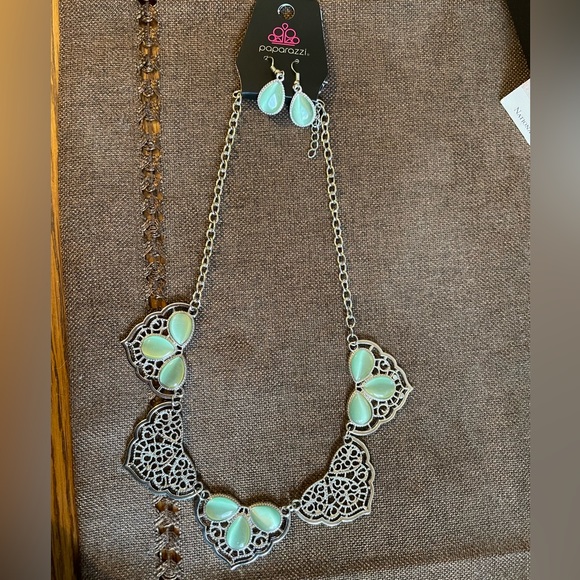 paparazzi Jewelry - Necklace & earrings
